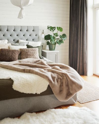 Fluffy taupe - plaid i imiteret pels